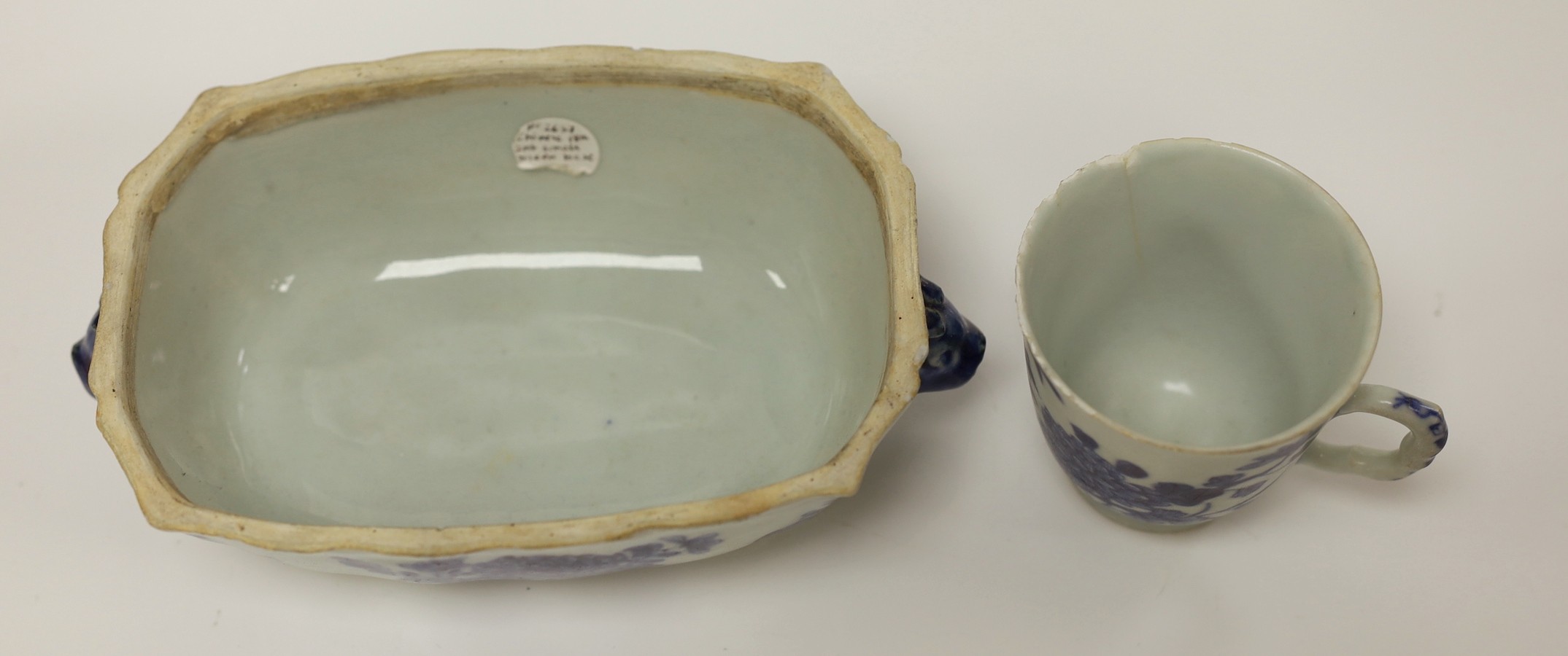 A Chinese blue and white salvage cup and a small Chinese tureen, tureen 19cms wide